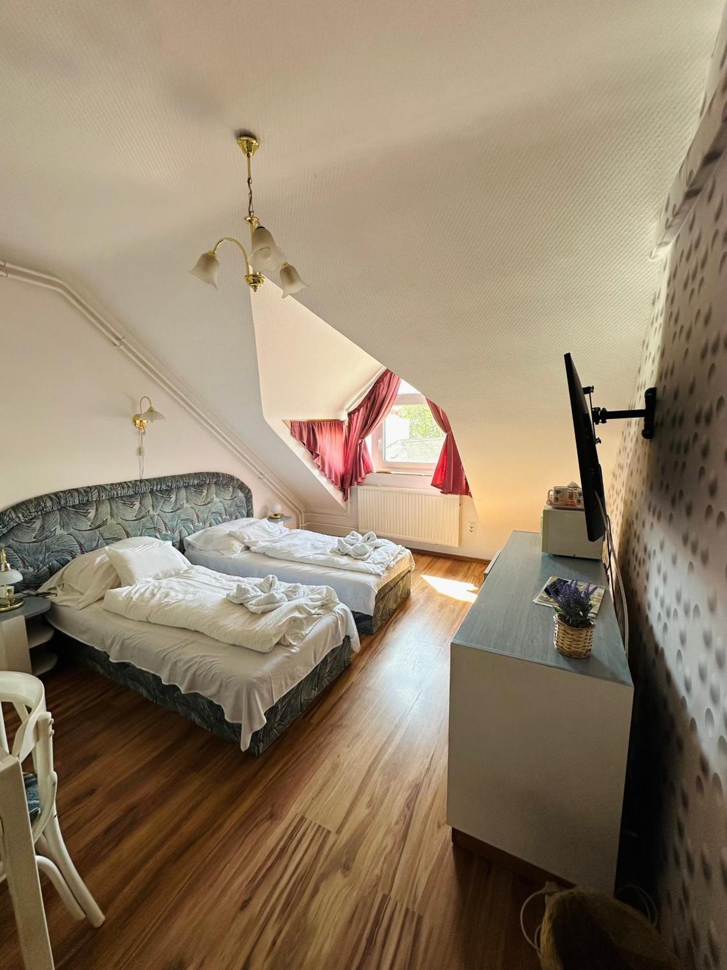 Centrum Panzio ديبريتْسين المظهر الخارجي الصورة
